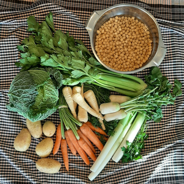 verduras a utilizar en la receta de la escudella i carn d'olla